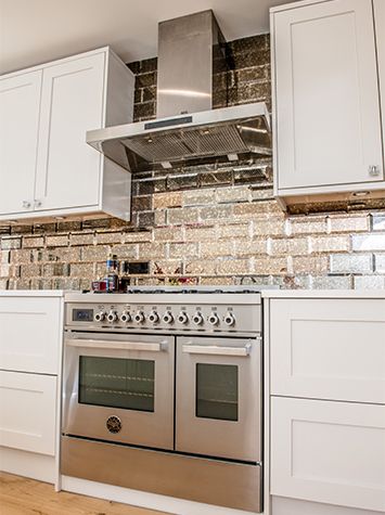 cooker unit and kitchen splashback